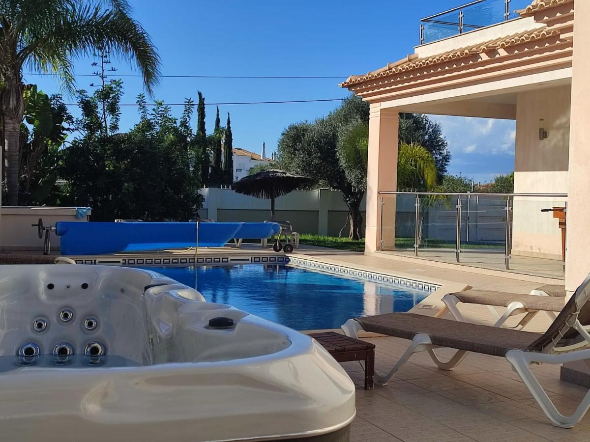 Villa Ruana - 5 Bedrooms On Suite- Free Out Door Hot Jacuzzi - By Bedzy Albufeira Buitenkant foto