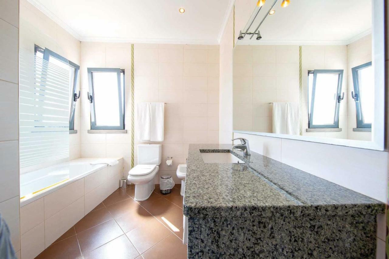 Villa Ruana - 5 Bedrooms On Suite- Free Out Door Hot Jacuzzi - By Bedzy Albufeira Buitenkant foto